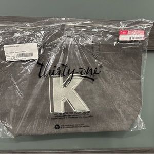 Thirty one modern totes. 3. New.